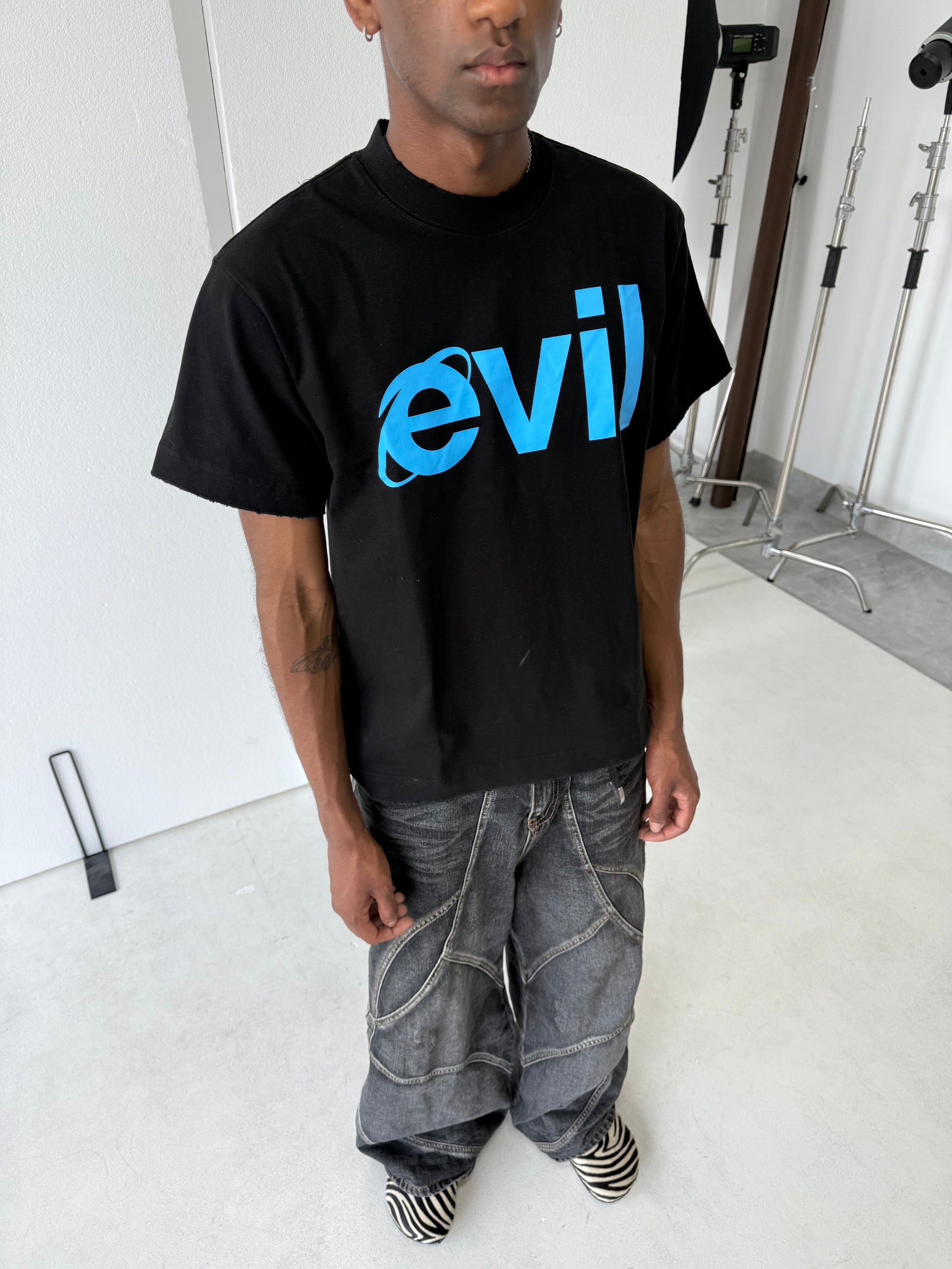 LONCHO “EVIL TEE” DISTRESSED BLACK