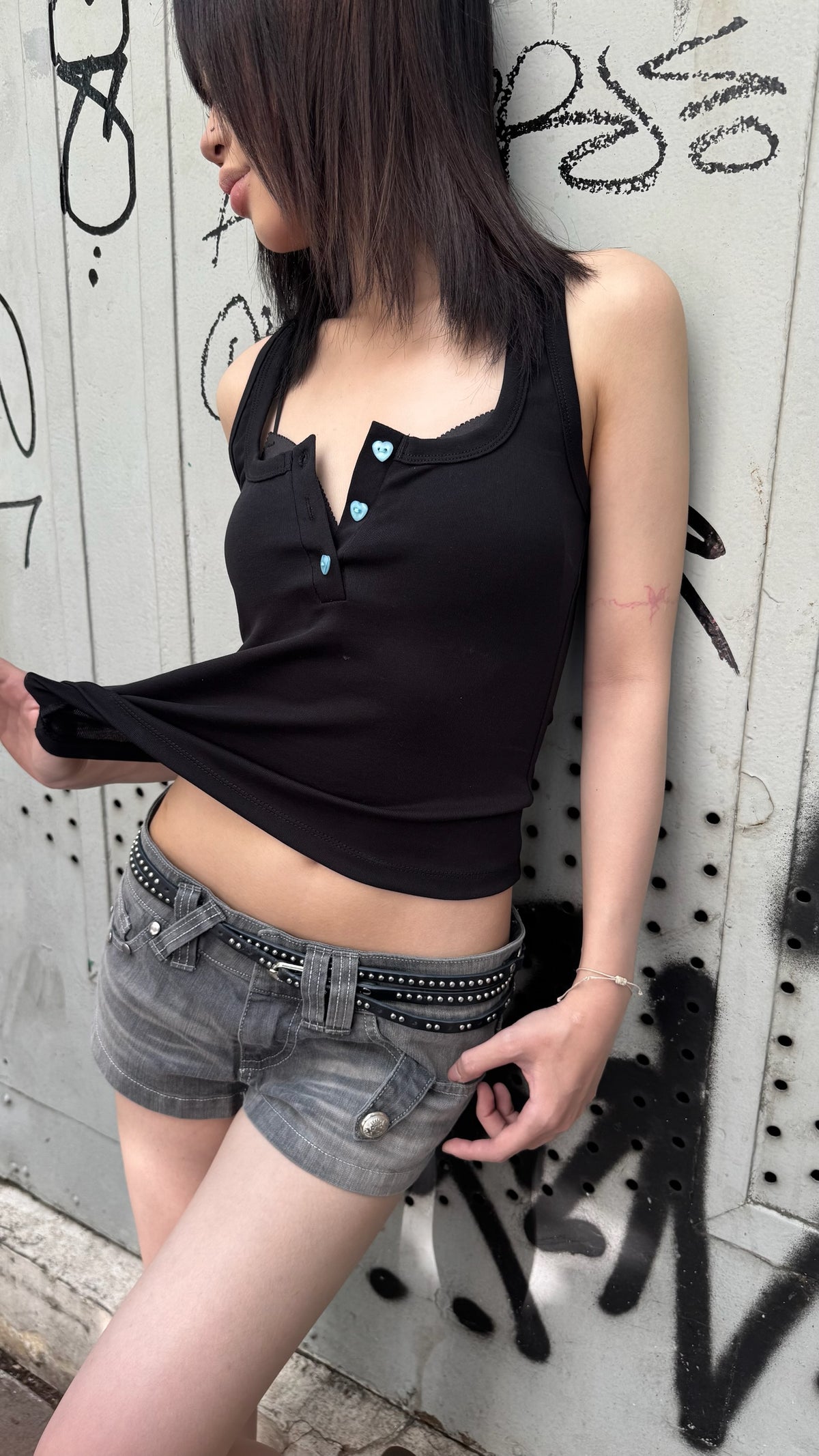 LONCHO TANK HEART HENLEY “BLACK”