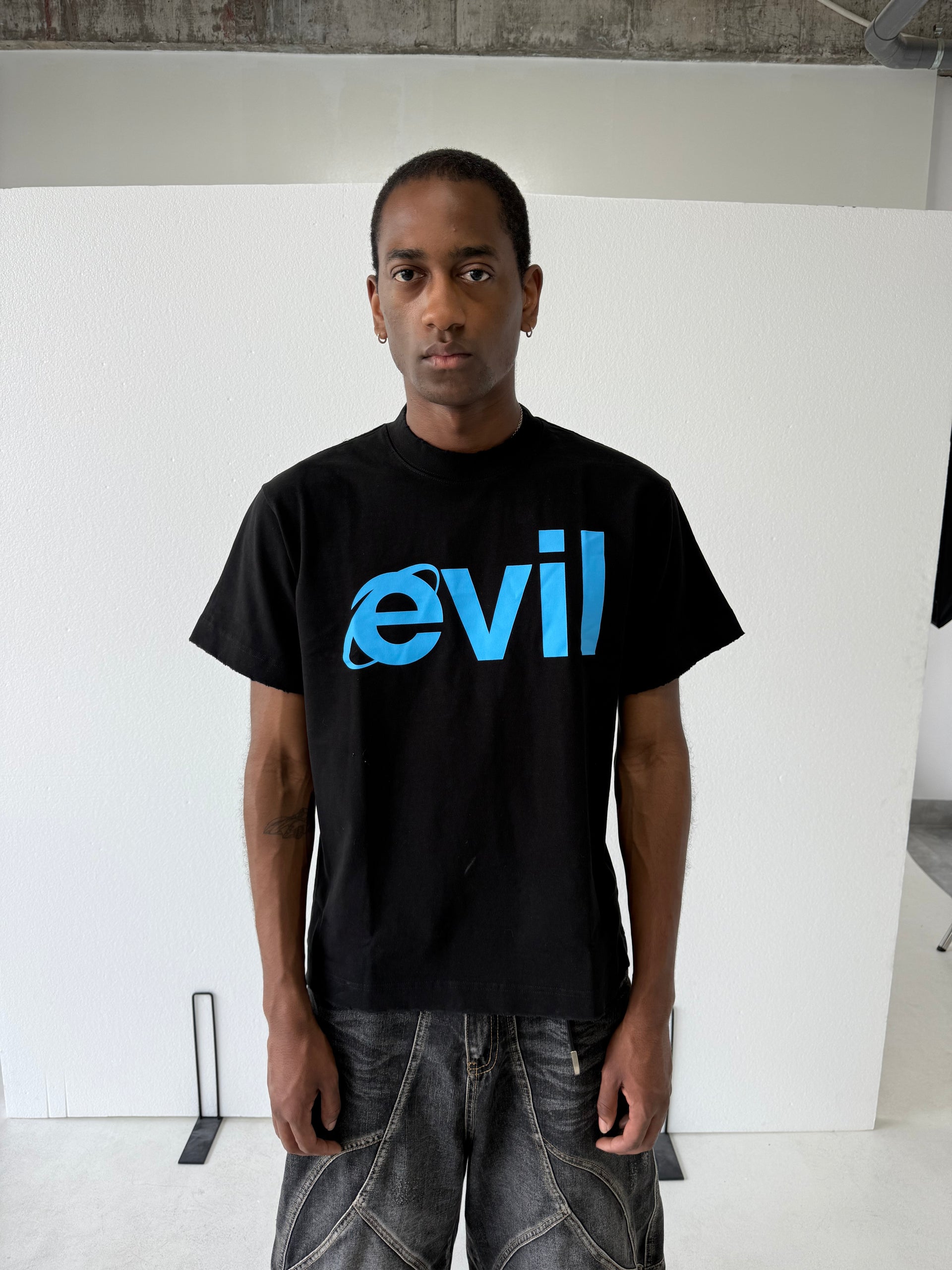 LONCHO “EVIL TEE” DISTRESSED BLACK