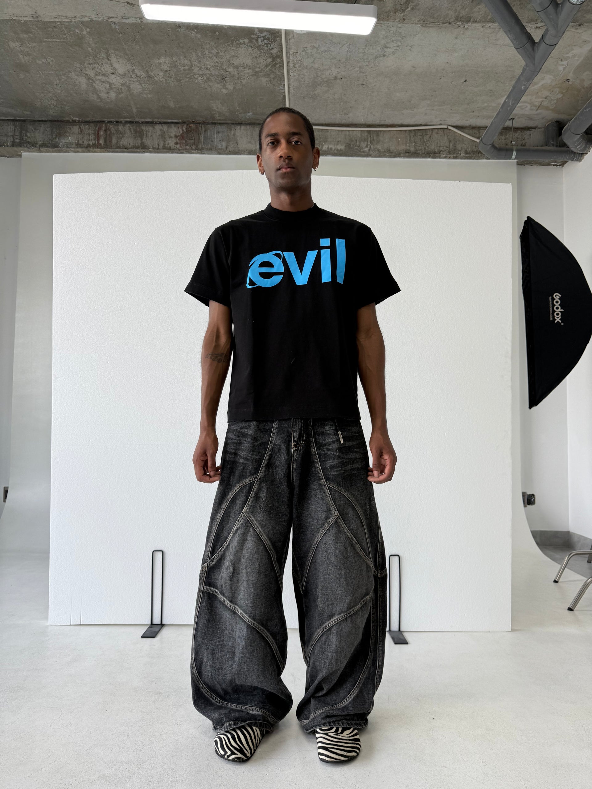 LONCHO “EVIL TEE” DISTRESSED BLACK