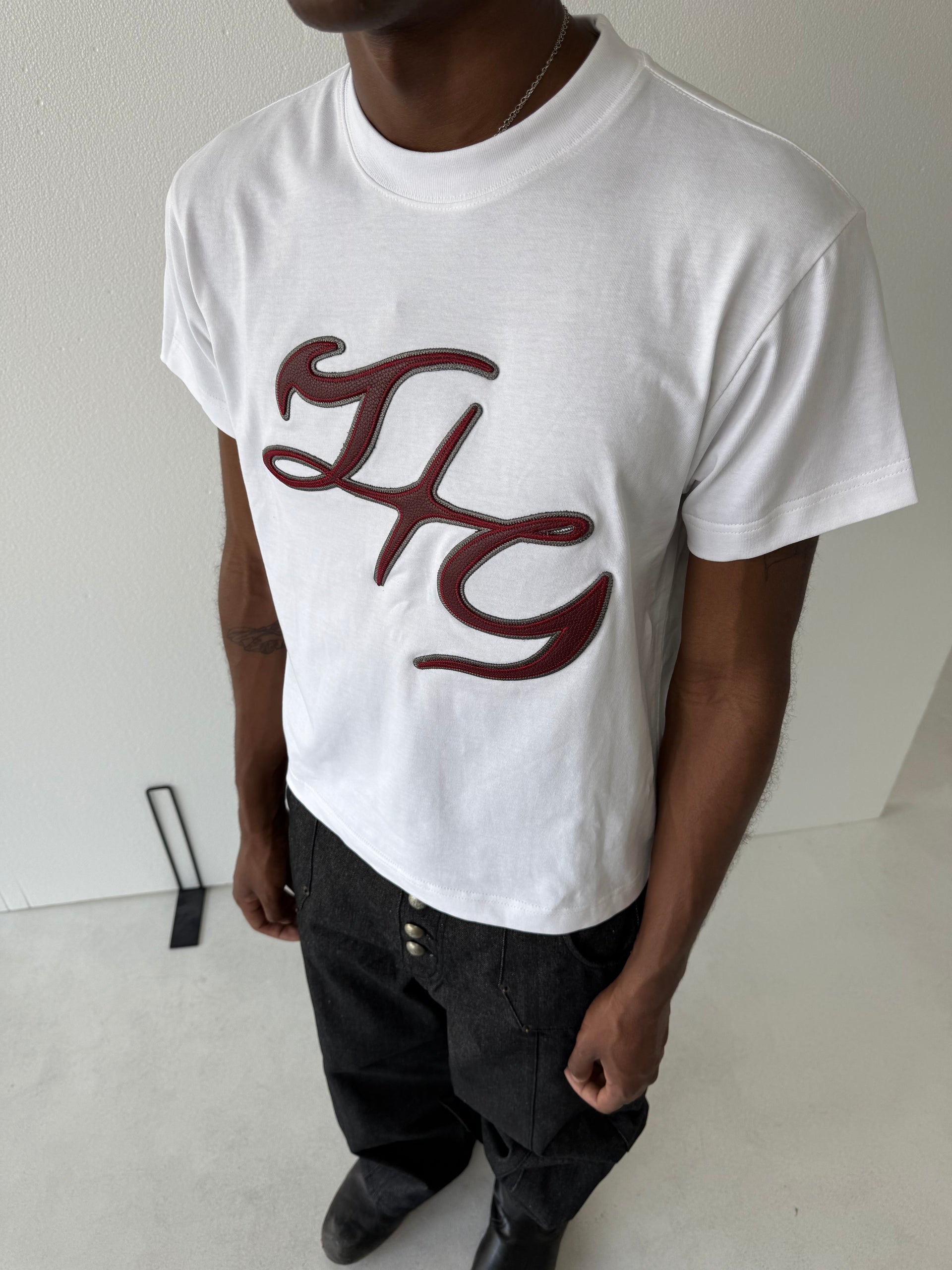 LONCHO “LEATHER LOGO TEE” WHITE